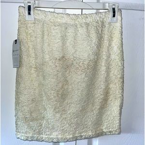 Elements skirt new with tags size woman's medium . Color is off white.